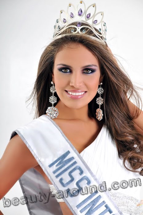 Daniela Nunez del Prado Miss Bolivia International 2011 photo