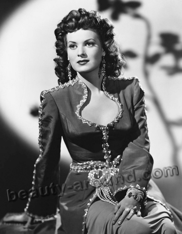 old Hollywood actresses photos, Maureen O'Hara photo, Irish actress and singer