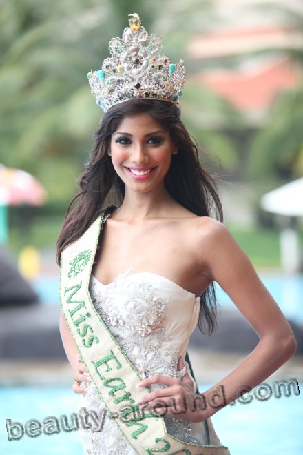 Miss Earth 2010 - Nicole Faria (India) photo