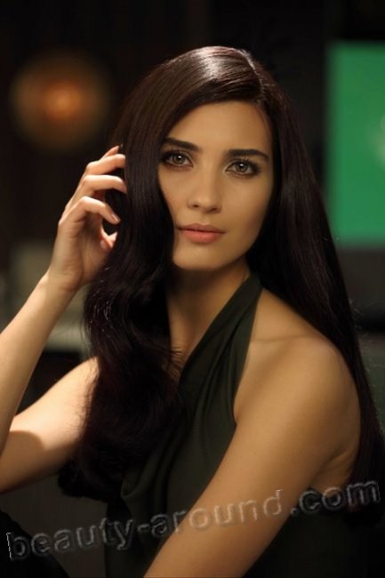 Туба Бююкюстюн / Tuba Buyukustun