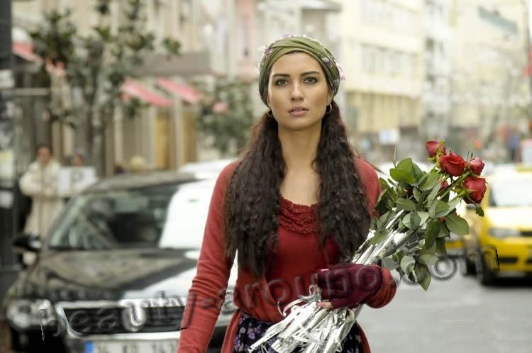 Tuba Büyüküstün / Tuba Buyukustun, Turkish actress, photo from magazines,series Gonulcelen