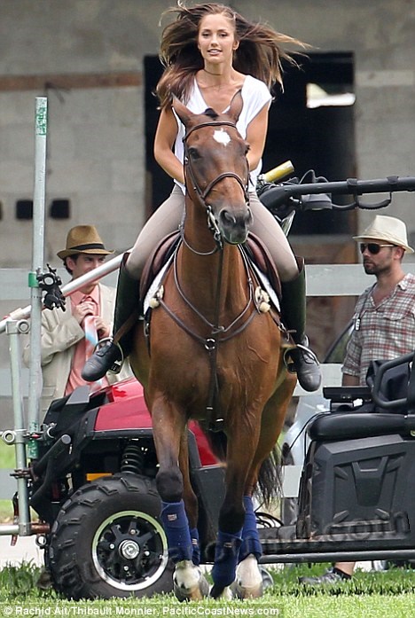 Minka Kelly rider on a horse photos